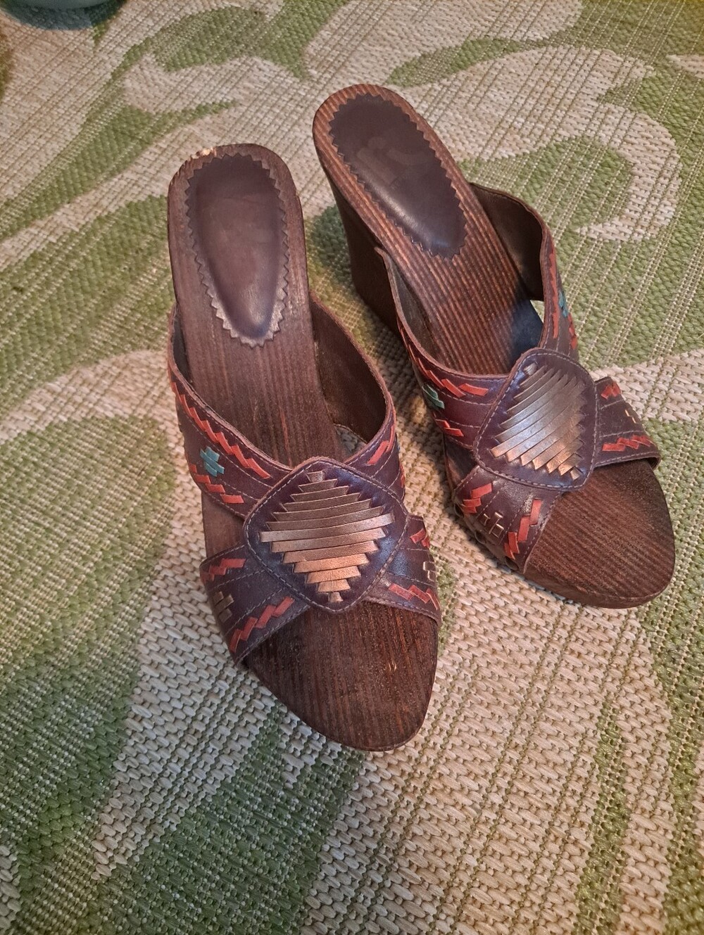 Report Vintage "Wooden" Brown Leather Wedge Sandals with Southwestern Detail